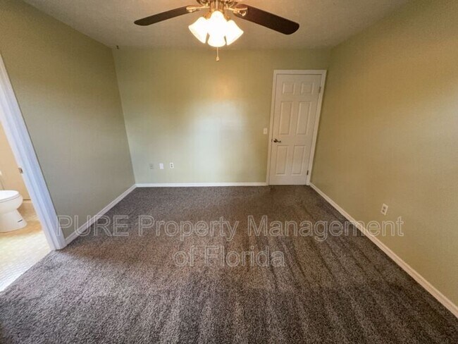 Building Photo - 9 Banyan Course Run