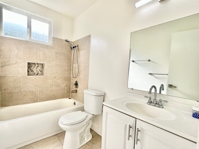 Building Photo - 1508 S Orange Dr