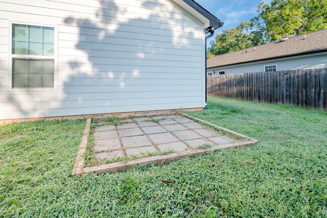 Building Photo - LIVE CLOSE TO THE ACTION — Modern 3-Bedroom Rental in Charlotte’s Reid Park!
