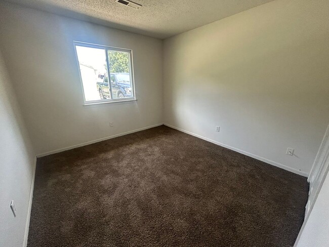 Primary Photo - Charming 3 bed 1 bath house!