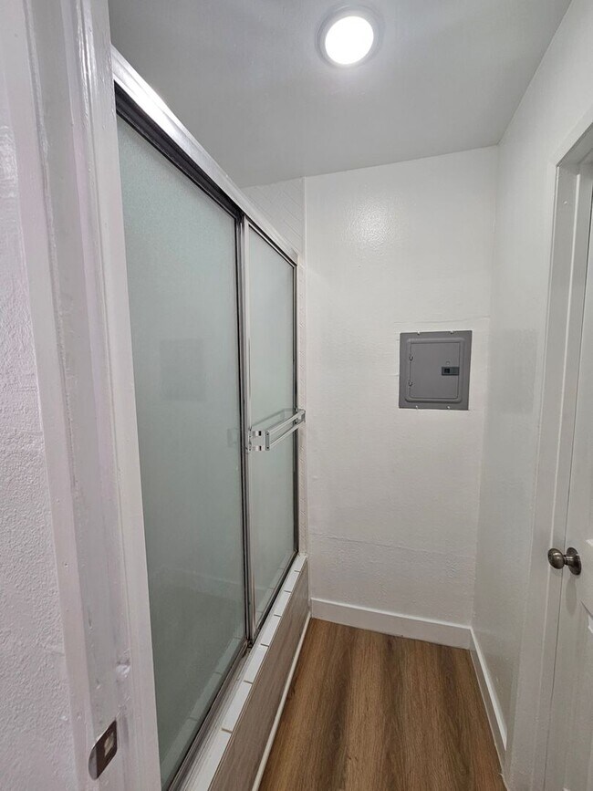 Building Photo - 245 E Ave 38