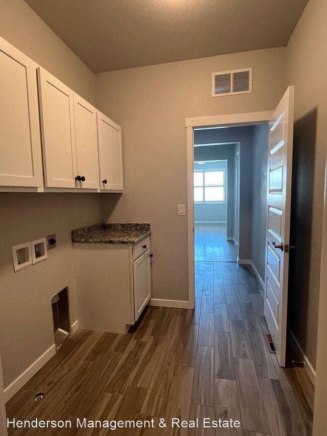 Building Photo - 5 br, 4 bath House - 2450 Likens Dr