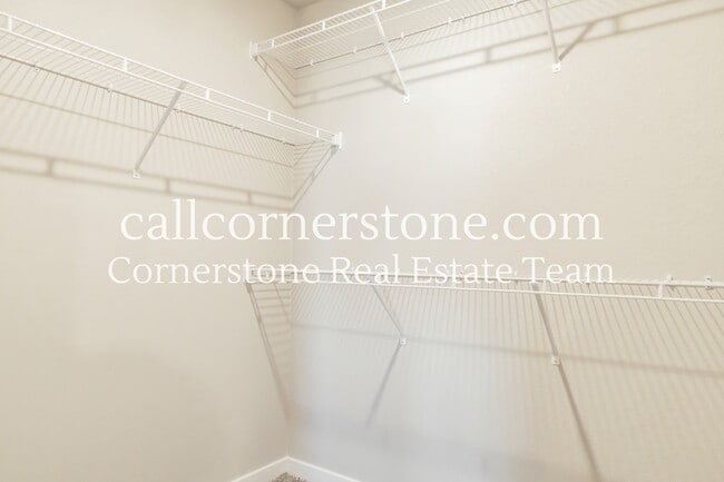 Building Photo - 9844 Cronin St