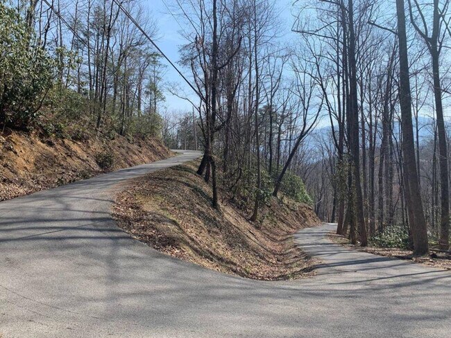 Building Photo - 801 Crystal Br Wy