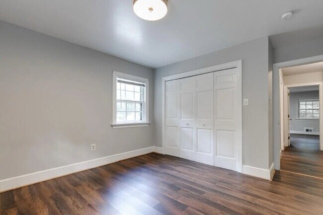 Building Photo - 5001 Southmoor Rd