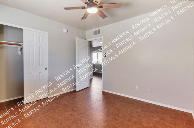 Building Photo - 1013 E Halcyon Rd