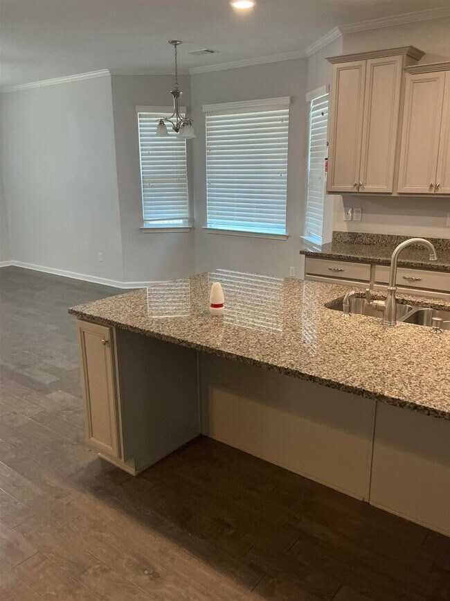 Building Photo - 4698 Shira Dr