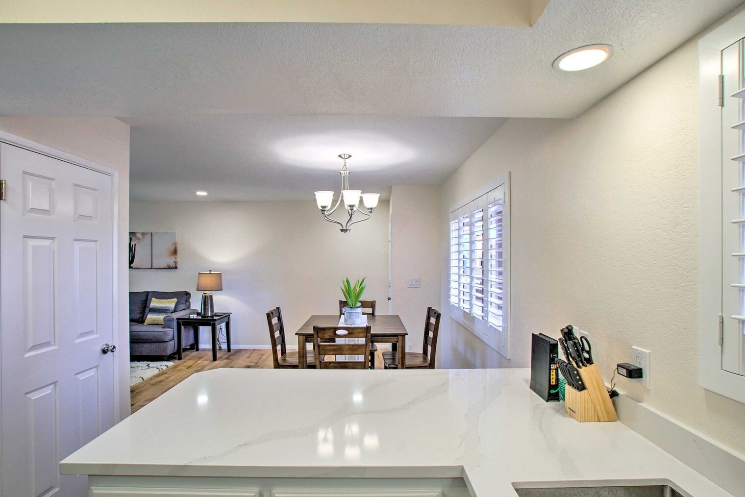 Building Photo - 4303 E Cactus Rd