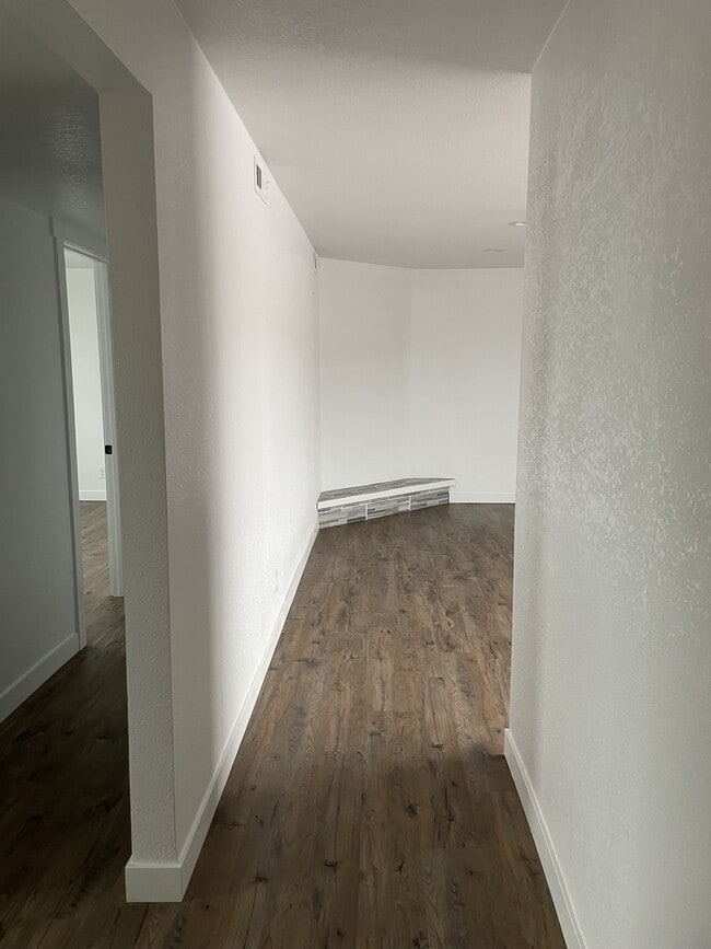 Building Photo - 111 Lilac Way