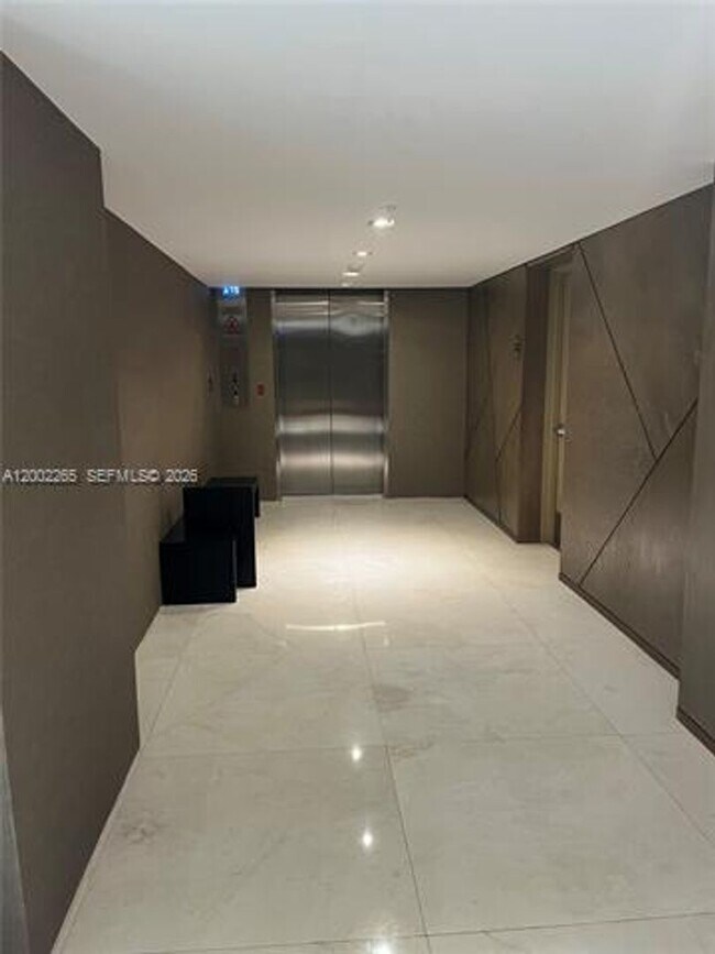 Building Photo - 650 NE 32nd St