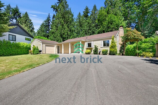 Building Photo - Expansive 4-Bedroom Sammamish Residence w/ Private Guest Suite & Included internet and landscaping.