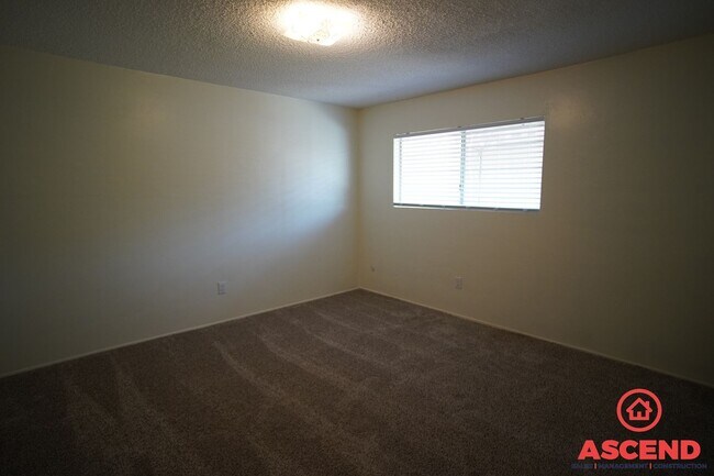 Building Photo - Cozy 3 Bedroom  2bath apartment