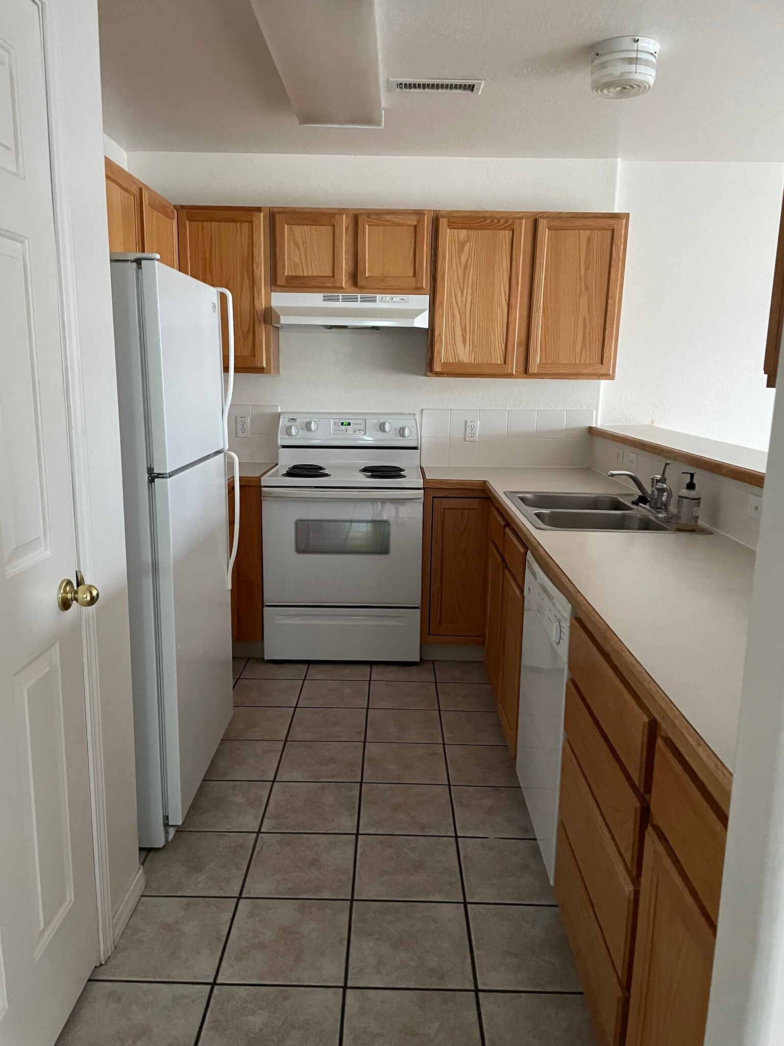 Building Photo - 7100 E Dodge Cir