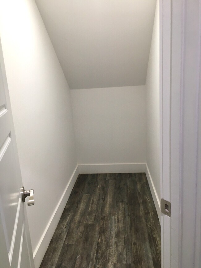 Building Photo - 709 W Woodard St