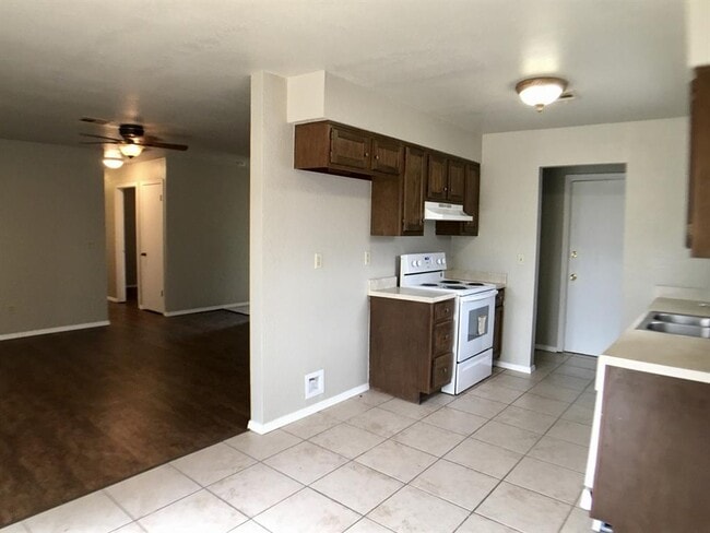 Building Photo - 1013 Mercury Cir