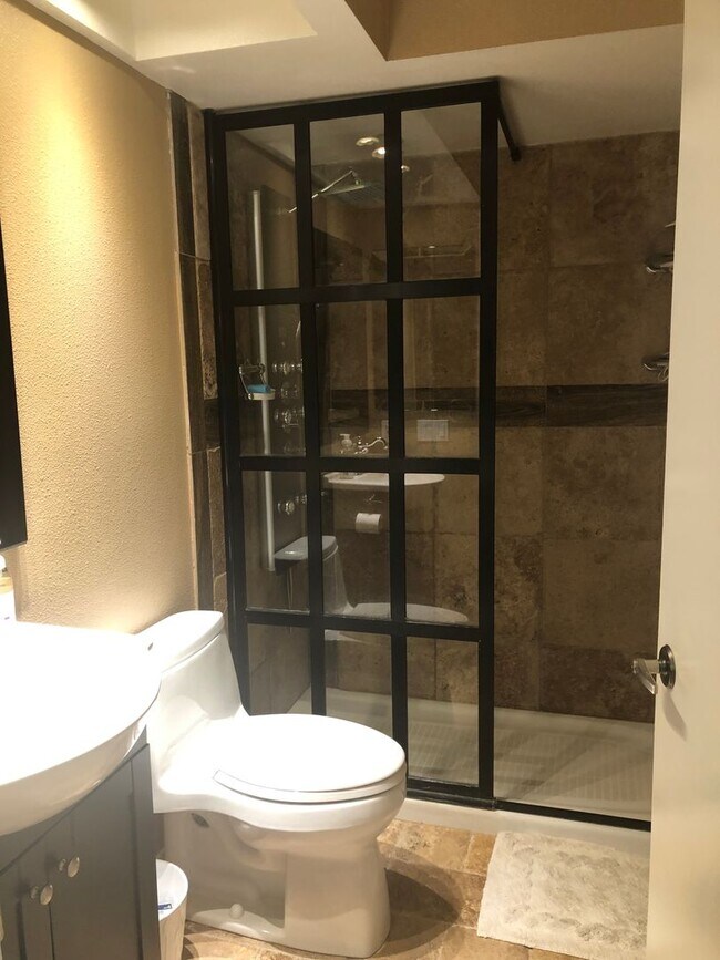 Building Photo - Perfect & Newly Updated Vacation Home, 45+ Active Adult Community. Available May through October2026