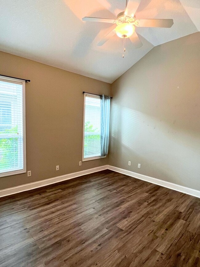 Building Photo - 3/2 in the desirable Laurel Island neighbo...