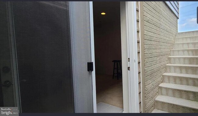 Building Photo - 24800 Beardgrass Pl