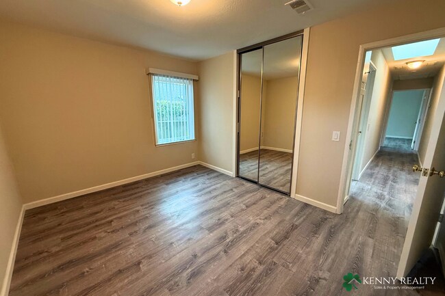 Building Photo - 2490 Fleetwood Dr
