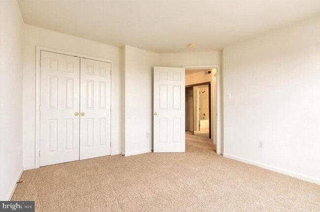 Building Photo - 17 Karendale Ct