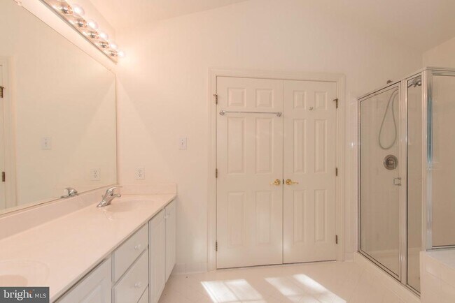 Building Photo - 22 Calabash Ct