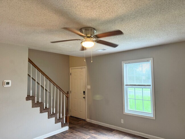 Building Photo - 1005 Shadow Ridge Ave