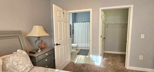 Building Photo - Stunning First-Floor, Fully Furnished Condo with Pond Views