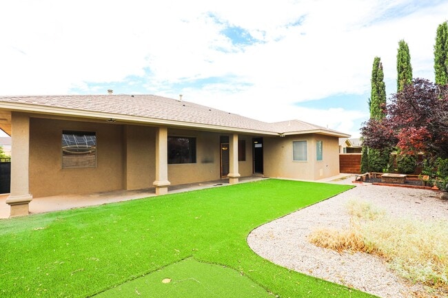 Building Photo - 3 Bedroom 2 Bathroom plus Office