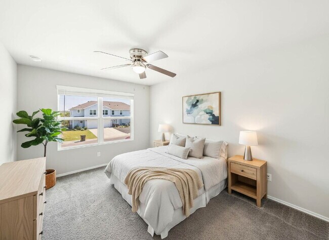 Building Photo - LOWEST PRICED!!!!!