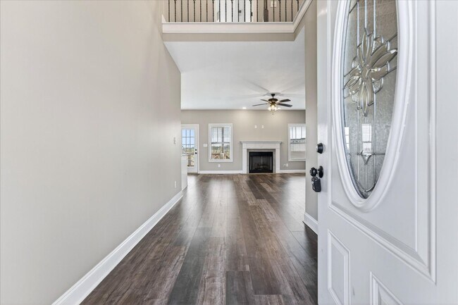 Building Photo - Pet Friendly Four Bedroom with Bonus!