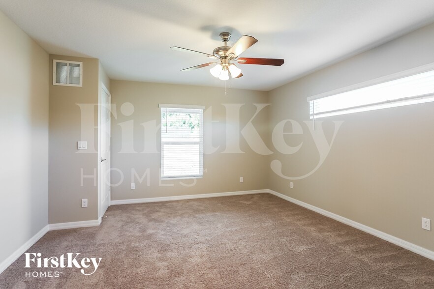 Building Photo - 1337 SW Goodman Ave