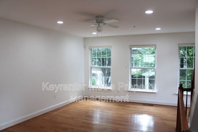 Building Photo - 13800 Fareham Ln