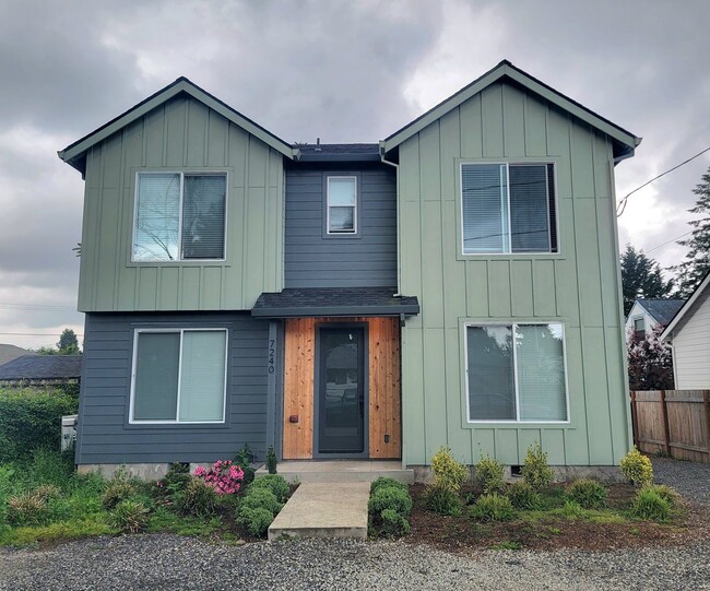 Building Photo - Modern Comfort in the Heart of SE Portland — 3 Bed, 2.5 Bath Home!