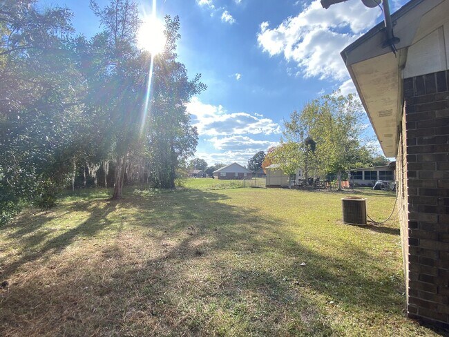 Building Photo - House for Rent