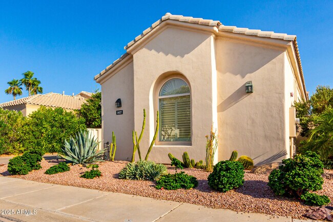 Building Photo - 11627 E Bella Vista Dr