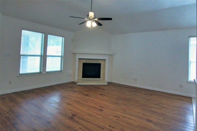Building Photo - 322 Wild Bird Dr