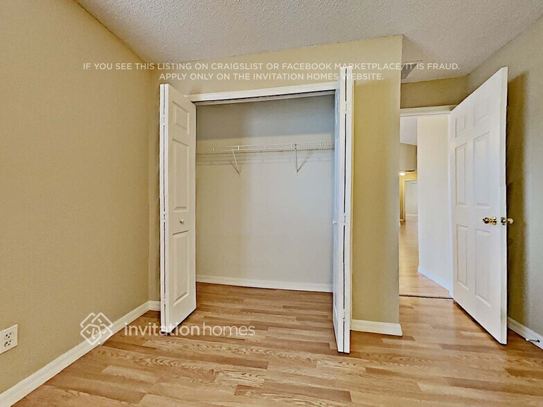 Building Photo - 1047 Lakeview Oaks Dr