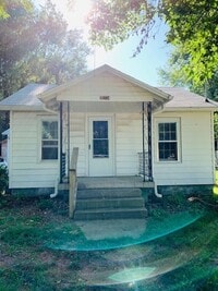 Building Photo - 2 BEDROOM 1 BATH HOUSE LARGE YARD AND GARAGE