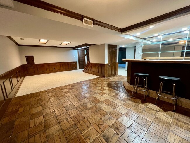 Building Photo - 1685 Lochcrest Dr