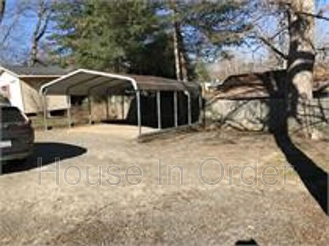 Building Photo - 12 Looking Glass Ln