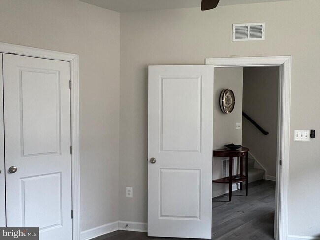 Building Photo - 7312 Mountaineer Dr