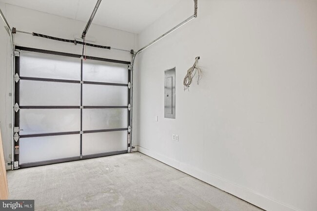 Building Photo - 8609 Woodbrook Ln