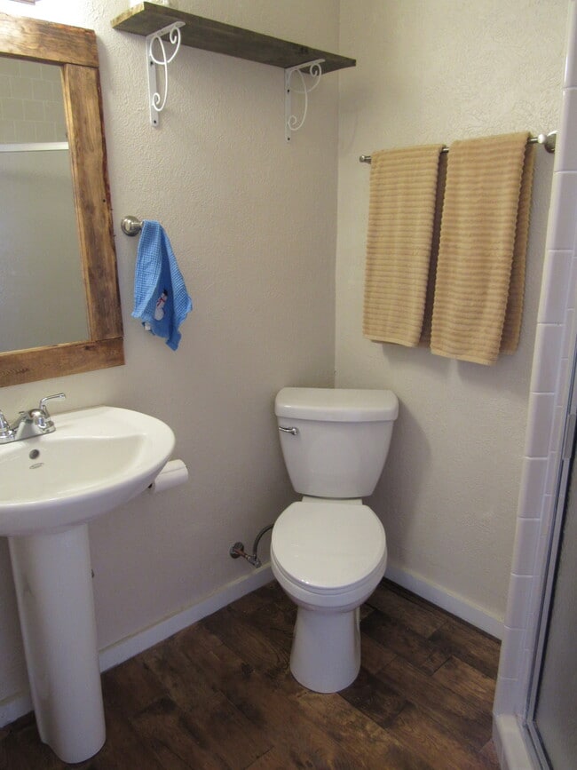 Building Photo - 206 E Columbia St