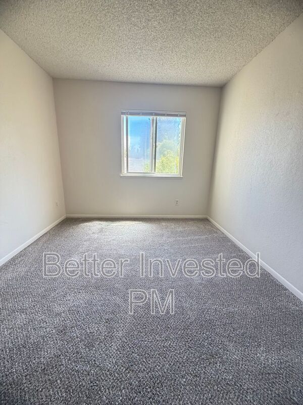 Building Photo - 2808 Tachevah Dr