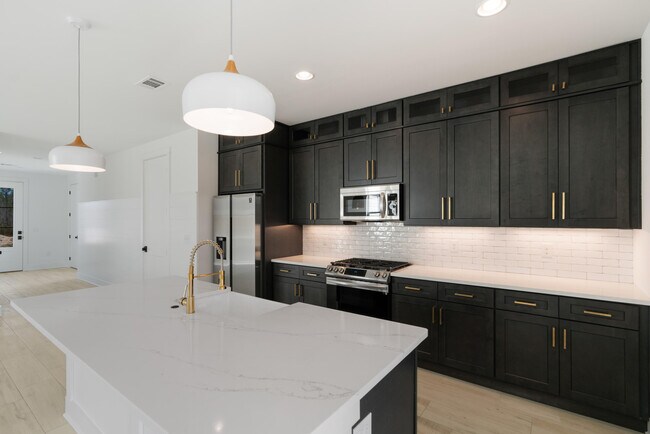 Building Photo - 94 Woodshire Dr