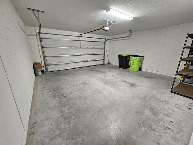 Building Photo - 2058 Ficus St