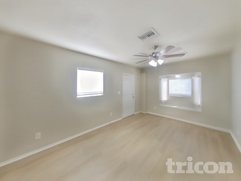 Building Photo - 7331 W Mountain View Rd