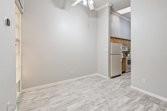 Building Photo - 2425 Augusta Dr