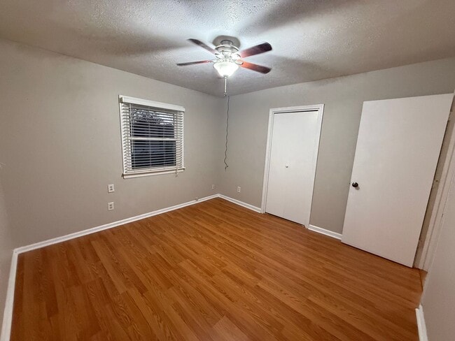 Building Photo - Cozy Calvert City Home