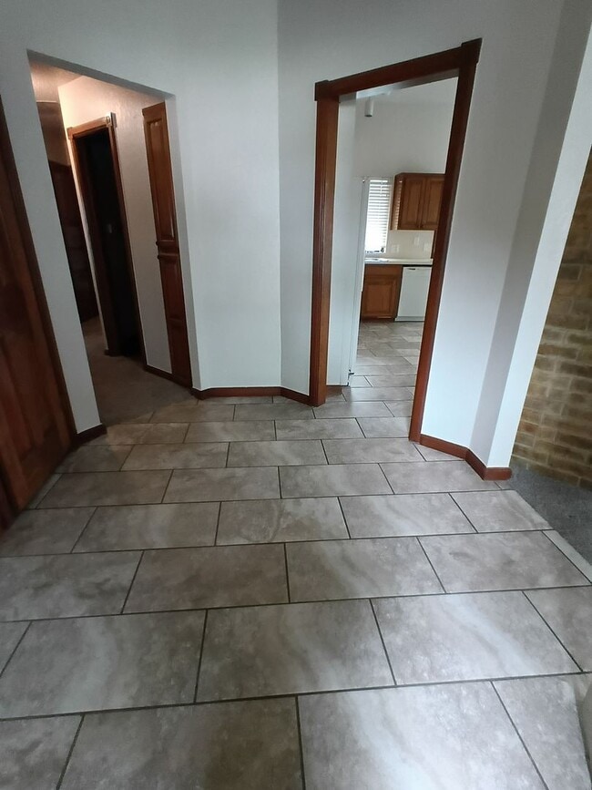 Building Photo - Carl Albert Schools! - Great Home!